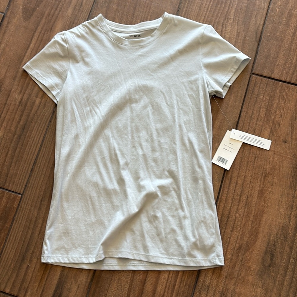 Vince t shirt NWT XS